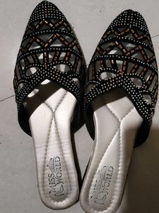 Stylish Black Flats