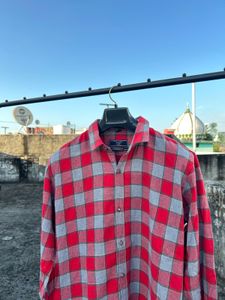 zara red shirt