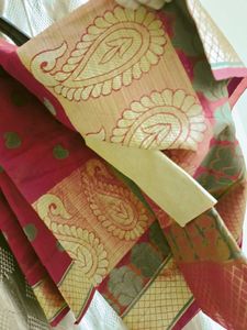 Maroon &amp; Gold Paisley Saree