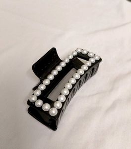 Pearl Hair Claw Clip