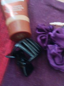 Foundation eyeliner clutcher and hair rubber