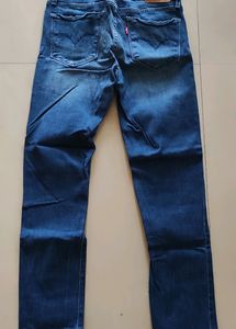 Levi&#39;s Jean XS ize 28&#34;