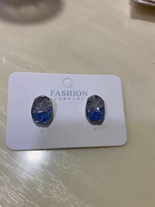 Brand New Earrings… I’m The Seller