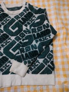 Sweatshirt/Sweater