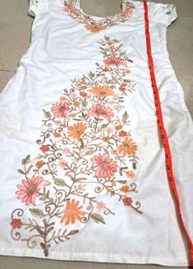 Kashmir  Kurti  White .embroidery  Work.