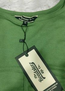 ✅BRAND New Beautiful Oilve Green Top✅