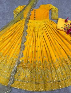 FULL VELVET GOWN SET..💛