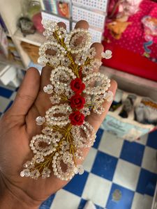 Elegant Tiyara With Red Rose Flowers In Centre