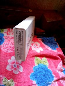 Power Bank. Realme Need A Repair. Andar Mein 1 Tar Kat Geye Wo Lagane Par Power Bank Chalta Hai