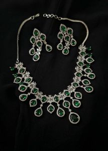 Emerald Ad Necklace Set