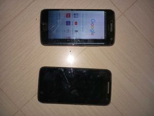 2 Mobiles Moto G5 Plus and E4 Play