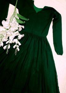 Elegant Green Naira Cut