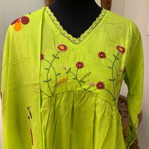 Green Embroidered Kurta Set (with Shawl And Pant)