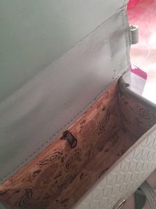 La Glory green sling bag