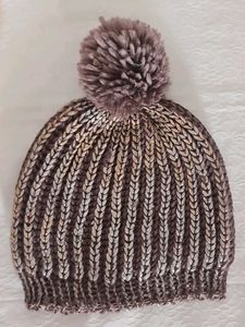 Stylish Knit Beanie with Pom Po
