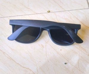 Stylish Plastic Wayfarer Sunglasses for men and women 1 Pcs