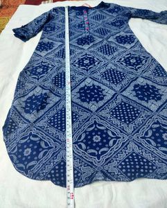 Blue Patterned Kurti With Contrast Pant And Chunri