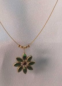 Green Floral Pendant Necklace