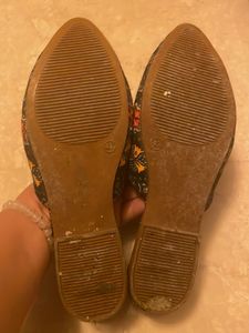 Punjabi Juttis For Sale