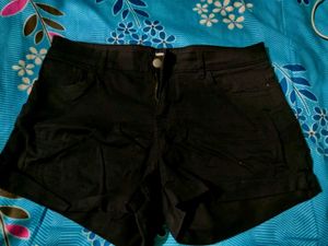 Black short pant