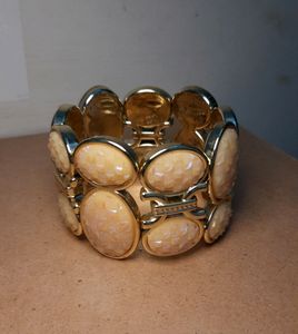 Chunky Bracelet✨️ Off White and Golden