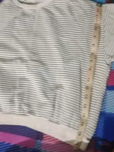 white black striped tshirt crop