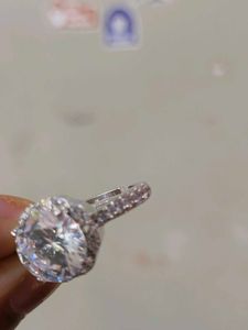 Giva Sunburst Elegant Round Cut Ring