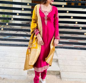 Beautiful Rani Kurta Set ♥️
