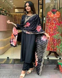 Elegant Black V_Neck Embroidered Kurta Set 🥰💝