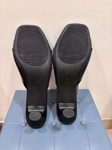 🆕 “Luna Blu” Black Chic Stilettos 🖤