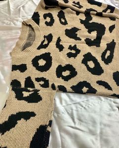 FINAL SALE 🎉 Urbanic Sweater