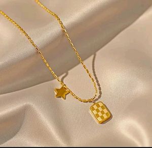 Dainty checks &amp; star pendant pvd anti tarnish