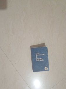 Vintage New Testament &amp; Psalms + One Gift