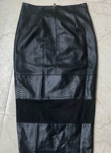 Body hugging Leather Skirt