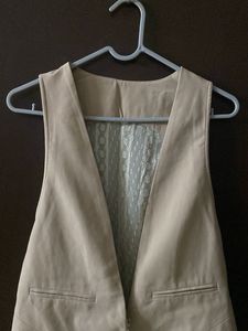 Ruffle Hem Vest Bust 32