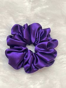 Pure satin scrunchies🎀