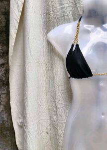 9226. SEXY BLACK BRALETTE