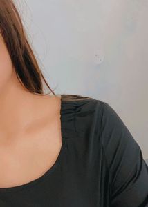 Max Black Top