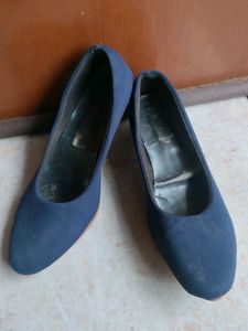 Navy Blue Vintage Pumps