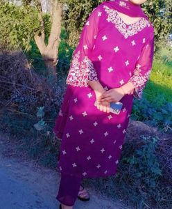 Heavy Embroidery Women&#39;s Kurta