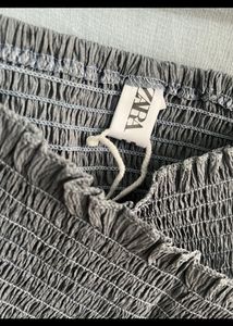 Puffed sleeve top with tag