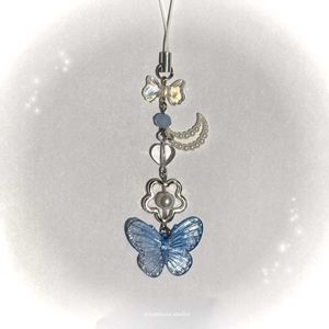 ₊˚⊹౨ handmade butterfly phone charms ৎ ₊˚⊹