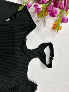 🇳🇿❤️💫Edgy Black Cutout Long Sleeve Top