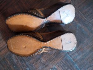 Pure Leather Juttis For Women