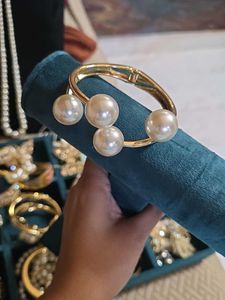 Synthetic 4Pearl Gold Polish Bracelet