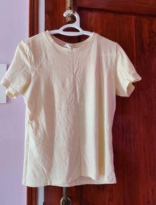 H&amp;M Tshirt Pale Yellow