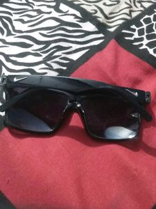 Goggles in Black Shade