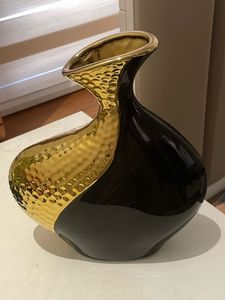 Elegant Black &amp; Gold Decorative Vase