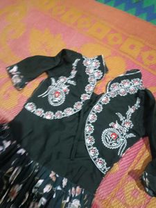 Elegant Women's Ethnic Outfit Set