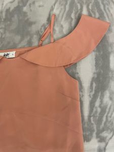 Cold Shoulder Cut Out Crop Top